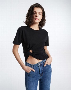 Black Urban Revivo Cropped With Ring Detail Women's T-Shirts | 69251IUTO