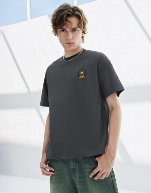 Dark Grey Urban Revivo Lion Embossed Crew Neck Men's T-Shirts | 07468OAVR