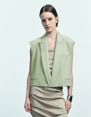 Green Urban Revivo Cropped Peaked Lapel Women's Blazers | 58692ZCQE