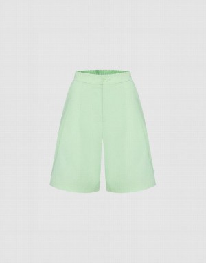 Green Urban Revivo Plain Pleated Women's Shorts | 60834HOSG