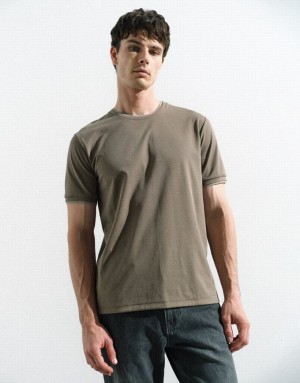 Khaki Urban Revivo Crew Neck Straight Men's T-Shirts | 52609SUKH