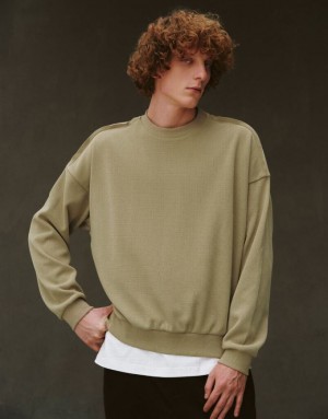 Khaki Urban Revivo Drop Shoulder Sleeve Crew Neck Men's Sweatshirts | 42581YDQV