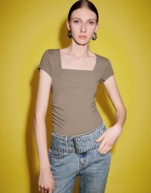 Olive Urban Revivo Square-cut Collar Skinny Women's T-Shirts | 36015PJAH