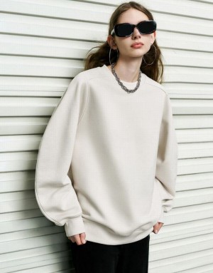 White Urban Revivo Crew Neck Loose Women's Sweatshirts | 08437EKTA