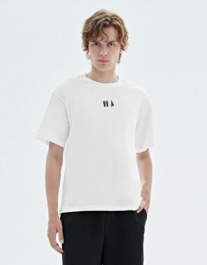 White Urban Revivo Crew Neck Straight Men's T-Shirts | 02863PJHC