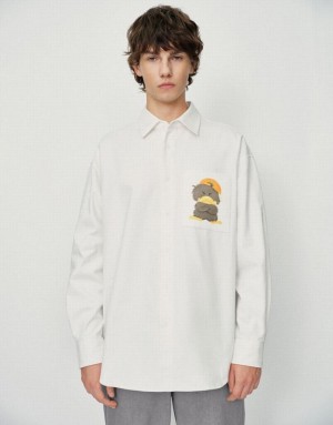 White Urban Revivo Duck Printed Oversized Men's Shirts | 69021JMWT