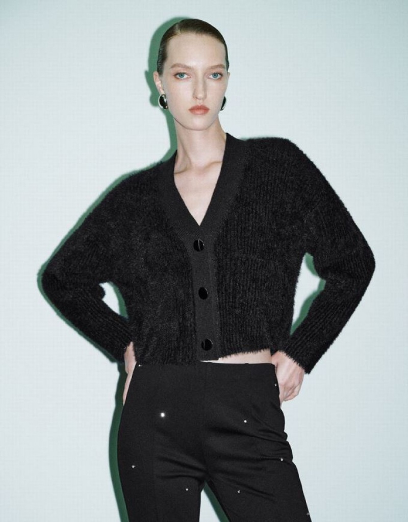 Black Urban Revivo Furry V-Neck Knitted Women\'s Cardigan | 16895WBXR