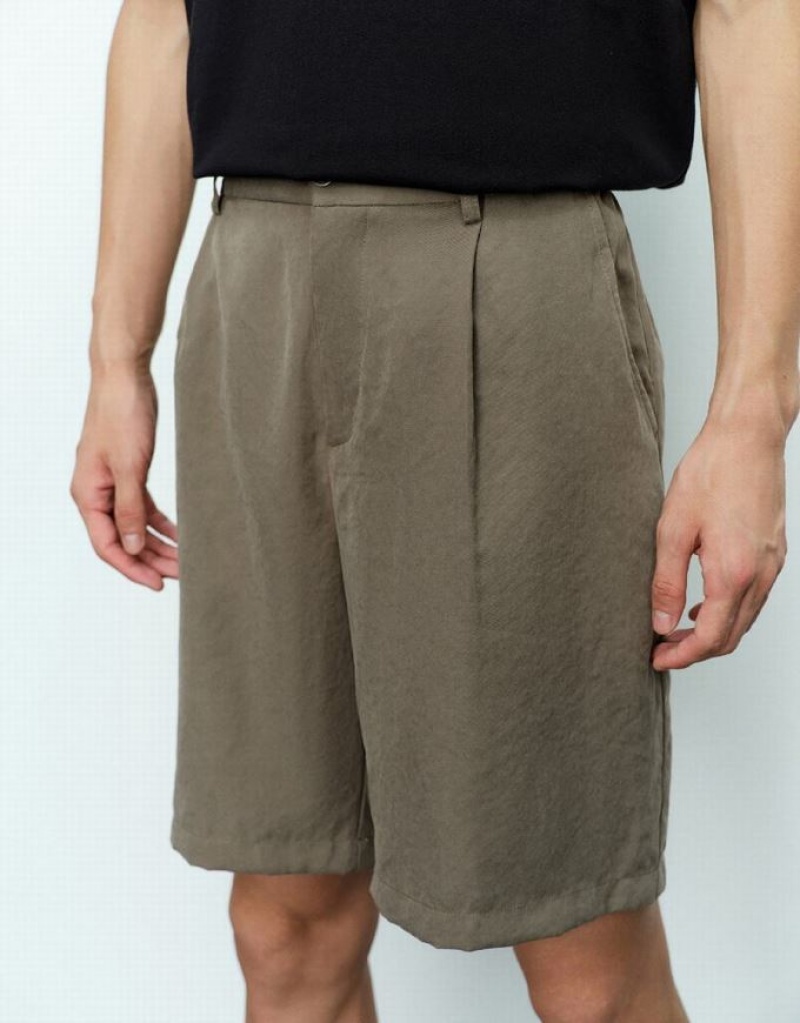 Dark Khaki Urban Revivo Loose Men's Shorts | 94708RXPU