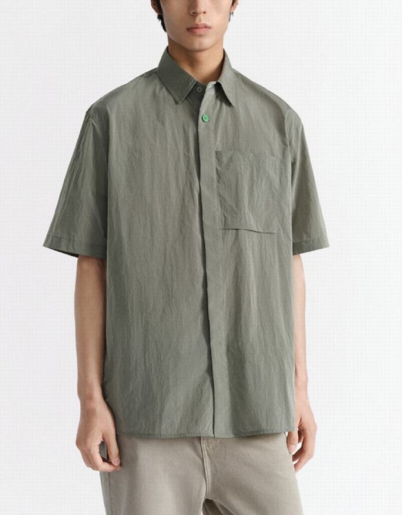 Green Urban Revivo Button Up Straight Men's Shirts | 40893KJZE