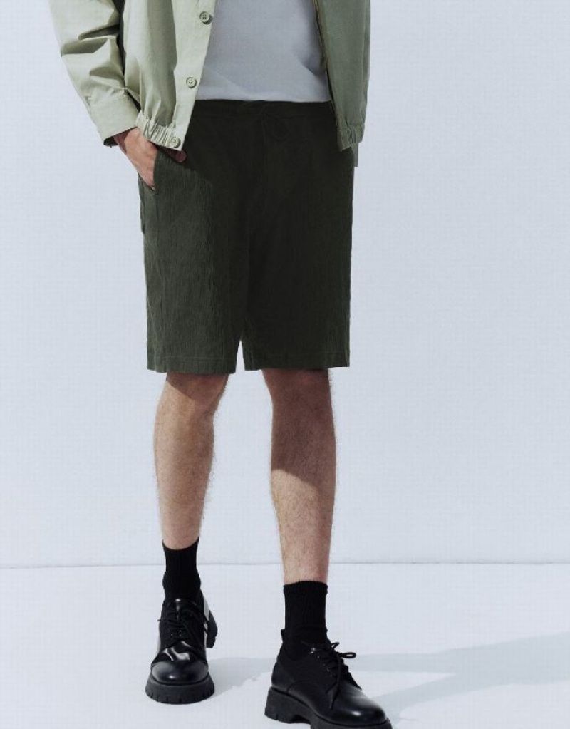 Green Urban Revivo Loose Men's Shorts | 58976JBZG