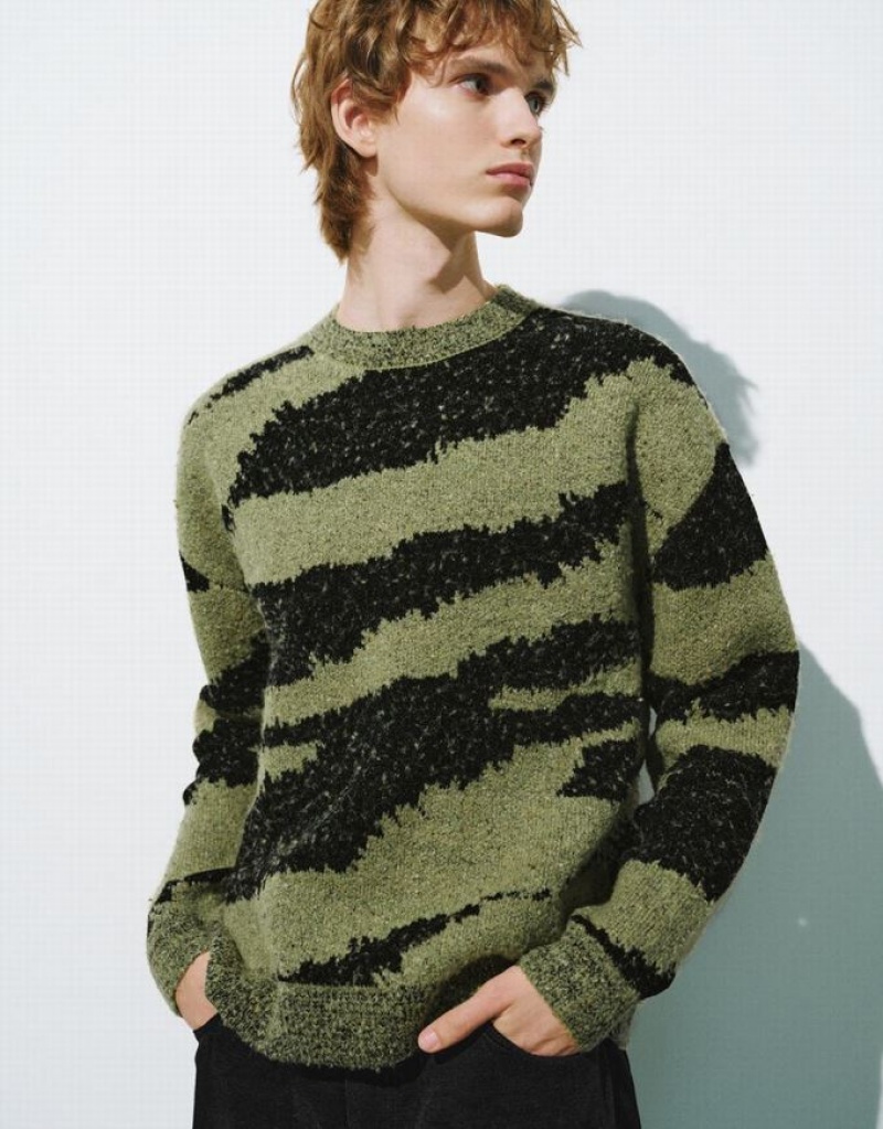 Green Urban Revivo Zebra Printed Crew Neck Knitted Men's Cardigan | 39675PAIN