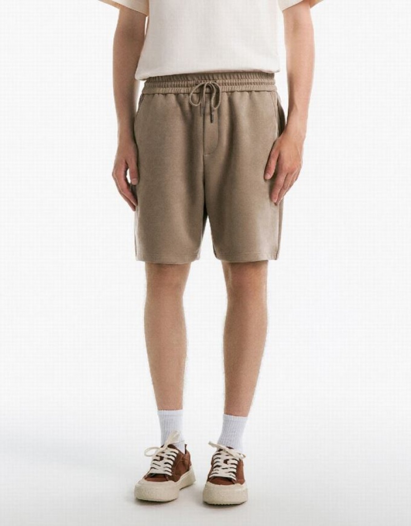 Khaki Urban Revivo Loose Men's Shorts | 86709NDLF