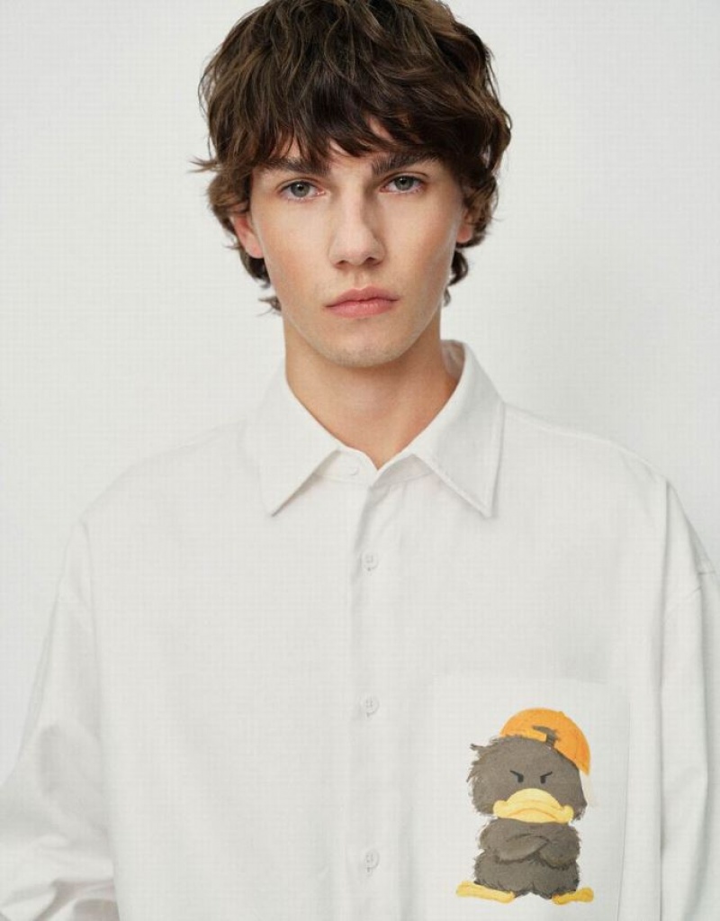 White Urban Revivo Duck Printed Oversized Men's Shirts | 69021JMWT